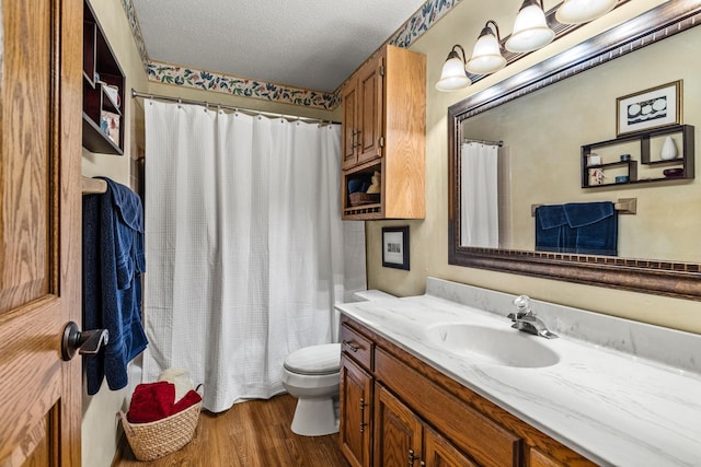 480 Suzanne Ave, Shoreview, MN 55126 - full bath with vanity, toilet, wood finished floors, a textured ceiling, and curtained shower