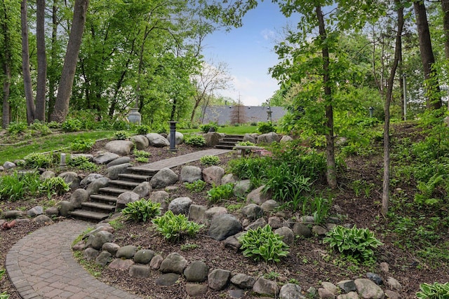 1438 Kings Wood Rd, Eagan, MN 55122 - view of yard