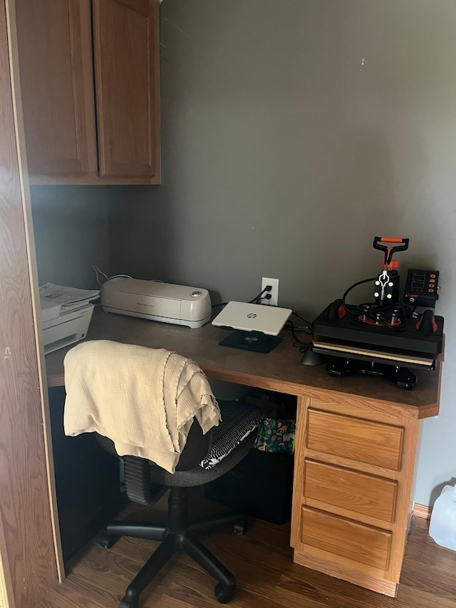1141 Mahogany St, Mora, MN 55051 - office space with wood finished floors