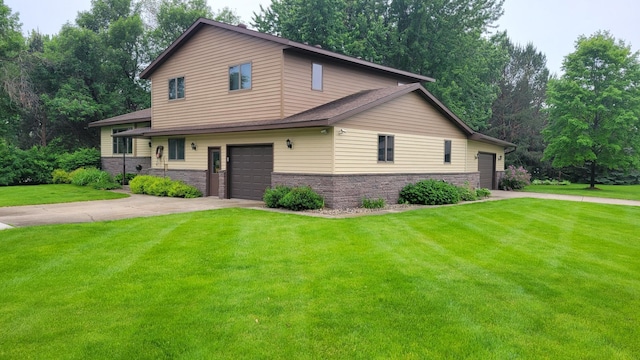 17473 Fairway Cir, Cold Spring, MN 56320 - tri-level home featuring stone siding, a front yard, and concrete driveway