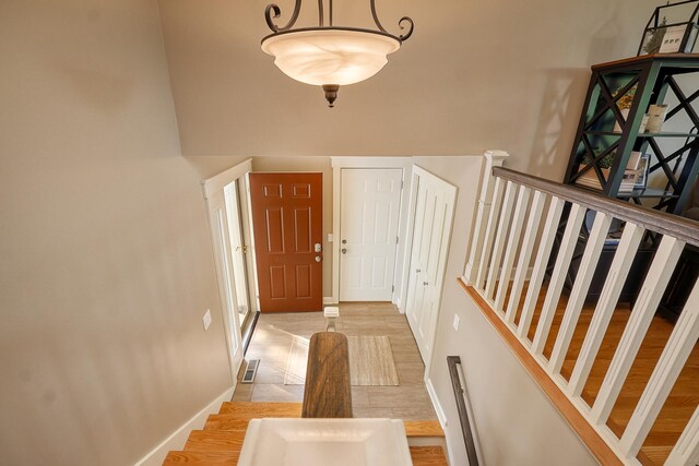 foyer featuring baseboards