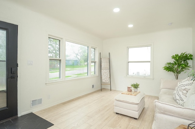 1459 Maywood St, Saint Paul, MN 55117 - living area featuring recessed lighting, light wood-style flooring, and baseboards
