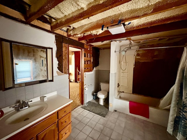 113 6th Ave SE, Baudette, MN 56623 - full bathroom with tile patterned flooring, toilet, vanity, and shower / tub combination