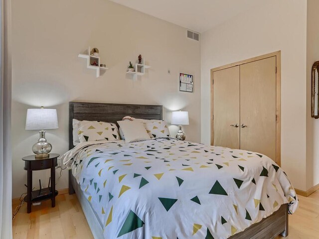 270 4th St E Unit 402, Saint Paul, MN 55101 - bedroom featuring light wood-type flooring and a closet