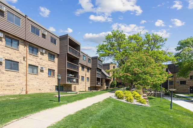 999 41st Ave NE Unit 110Ne, Columbia Heights, MN 55421 - view of property's community featuring a lawn