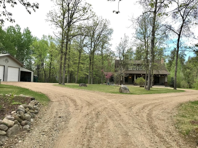 view of dirt / gravel driveway
