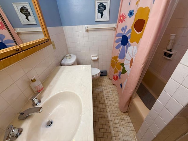 725 8th St NE, Staples, MN 56479 - full bathroom featuring tile walls, tile patterned flooring, toilet, vanity, and wainscoting