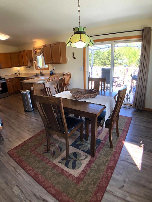 dining area with dark wood-style floors