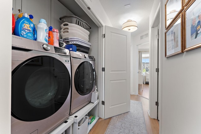 870 Mount Curve Blvd Unit F, Saint Paul, MN 55116 - washroom with light wood-style flooring and washing machine and clothes dryer