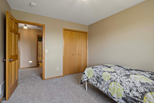 5901 106th Ave N, Brooklyn Park, MN 55443 - carpeted bedroom featuring a closet and baseboards