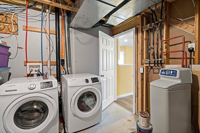 5901 106th Ave N, Brooklyn Park, MN 55443 - laundry room featuring washing machine and clothes dryer