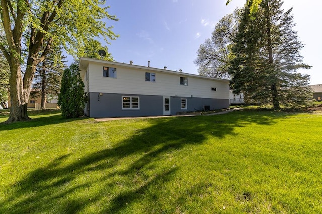 468 Washington St, Le Center, MN 56057 - rear view of property featuring a lawn