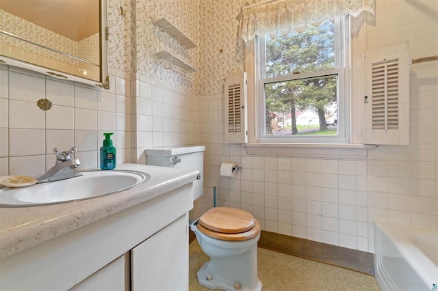 2505 Piedmont Ave, Duluth, MN 55811 - bathroom featuring tile walls, toilet, a bathtub, and vanity