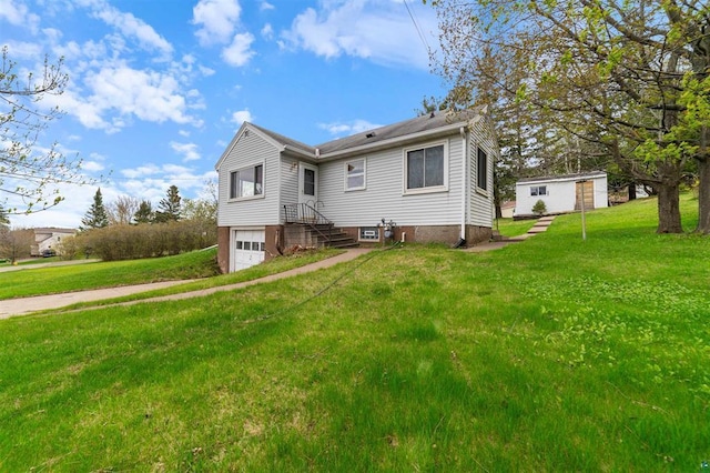 2505 Piedmont Ave, Duluth, MN 55811 - back of house featuring a garage and a yard