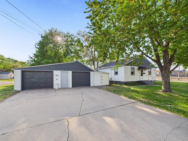 3502 3rd St N, Saint Cloud, MN 56303 - view of detached garage