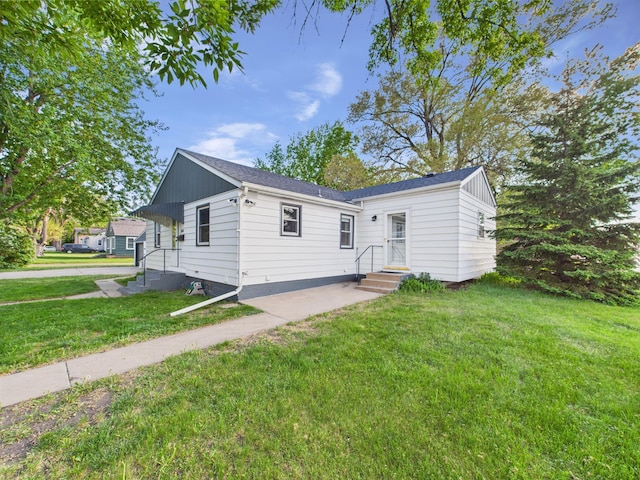 3502 3rd St N, Saint Cloud, MN 56303 - view of front of property featuring a front yard