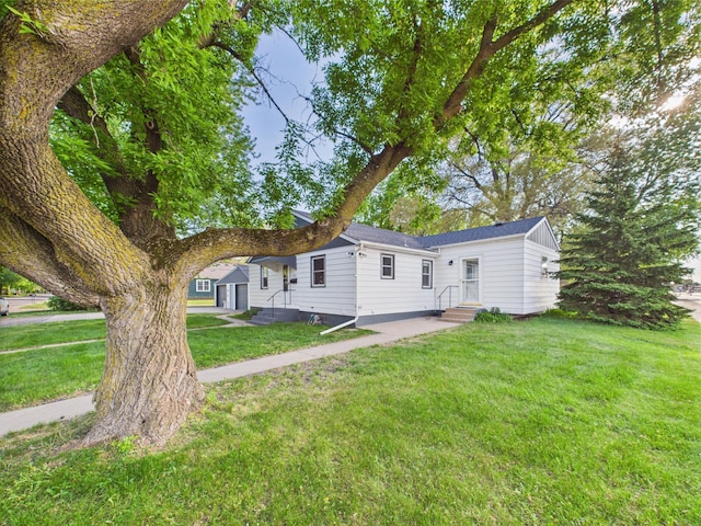 3502 3rd St N, Saint Cloud, MN 56303 - view of front of home with a front lawn