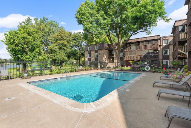 4201 Lakeside Ave N Unit 317, Brooklyn Center, MN 55429 - community pool with a patio area