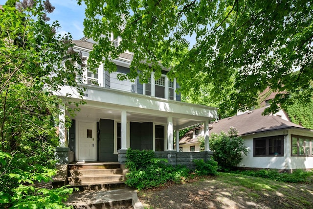 709 7th St SE, Minneapolis, MN 55414 - traditional style home with covered porch