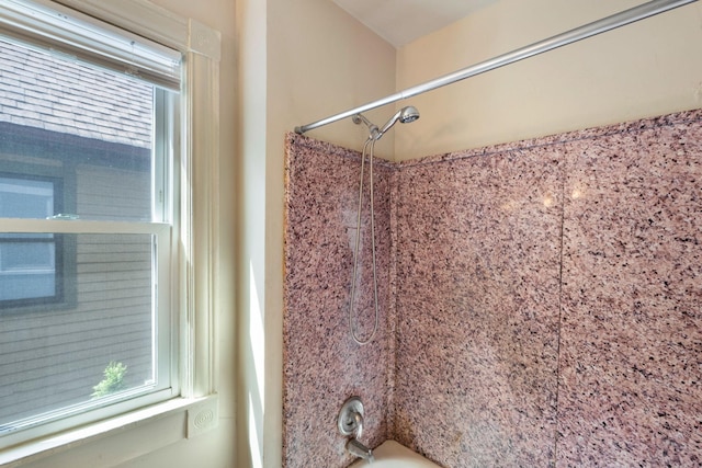 709 7th St SE, Minneapolis, MN 55414 - bathroom featuring  shower combination