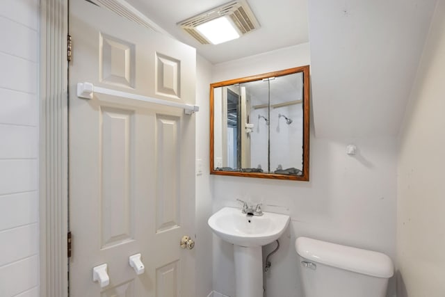 709 7th St SE, Minneapolis, MN 55414 - bathroom with toilet and a sink