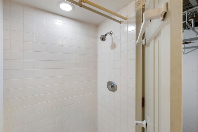 709 7th St SE, Minneapolis, MN 55414 - bathroom view of tiled shower