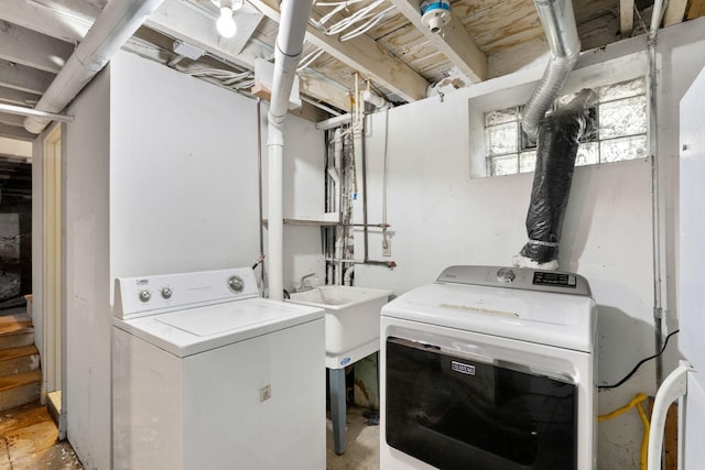 709 7th St SE, Minneapolis, MN 55414 - clothes washing area with washer and clothes dryer