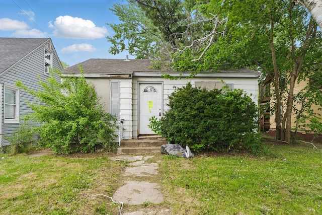 4642 Camden Ave N, Minneapolis, MN 55412 - view of front of property featuring entry steps, a front lawn, and a shingled roof
