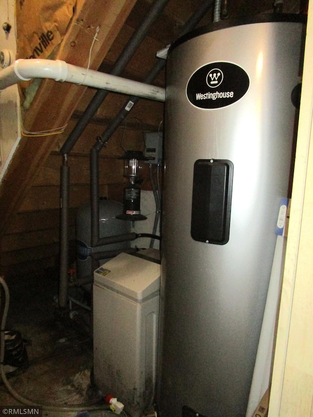 4701 Shangri La Dr NE, Wabedo Twp, MN 56655 - utility room with electric water heater
