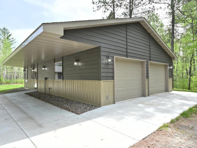 33272 Big Pine Trl, Grand Rapids, MN 55744 - view of side of property with a garage