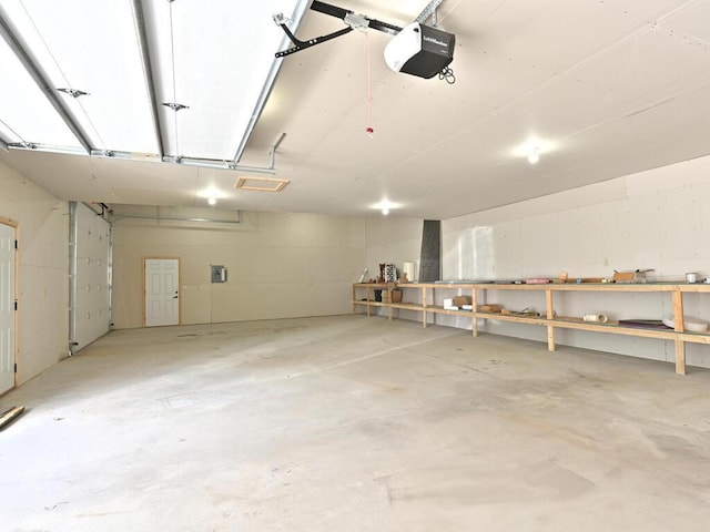 33272 Big Pine Trl, Grand Rapids, MN 55744 - garage with a garage door opener