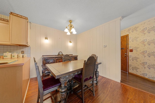 5440 Three Points Blvd Unit 536, Mound, MN 55364 - dining room featuring wood finished floors, a textured ceiling, and baseboards