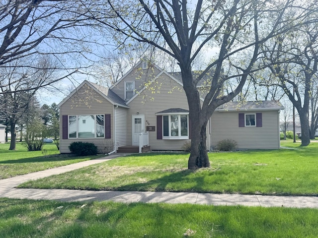 404 5th Ave, Wilmont, MN 56185 - traditional-style home featuring a front yard