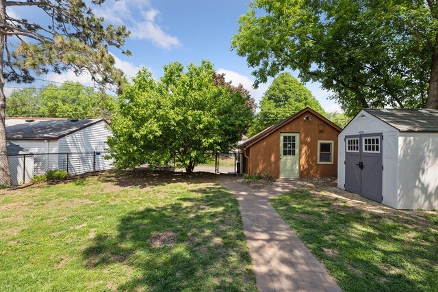 1125 James Ave, Saint Paul, MN 55105 - view of yard
