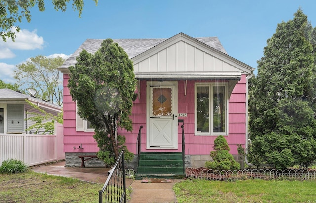 4518 Colfax Ave N, Minneapolis, MN 55412 - view of front of home featuring a shingled roof and entry steps