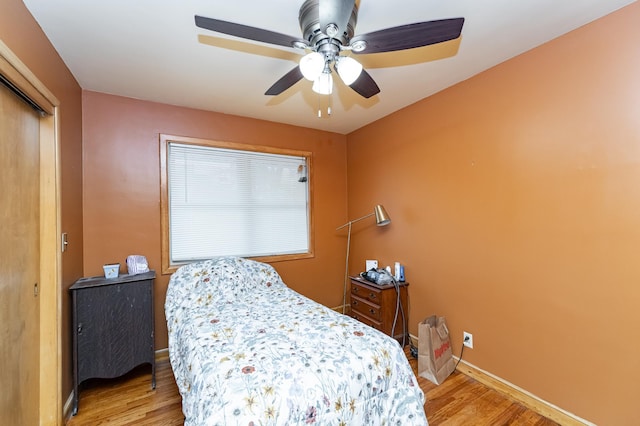 724 16th St NE, Rochester, MN 55906 - bedroom featuring light wood-style floors, a ceiling fan, baseboards, and a closet