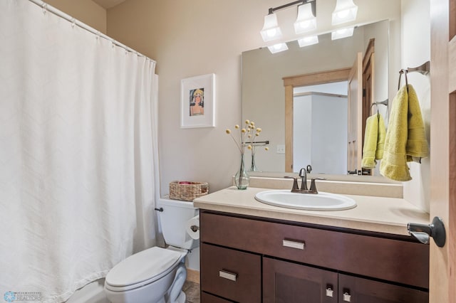 405 12th St NE, Dilworth, MN 56529 - full bathroom featuring toilet, vanity, and a shower with shower curtain