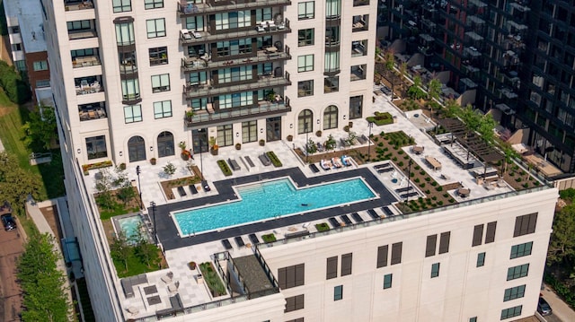 1111 River Pkwy Unit 24C, Minneapolis, MN 55415 - aerial view of a pool area
