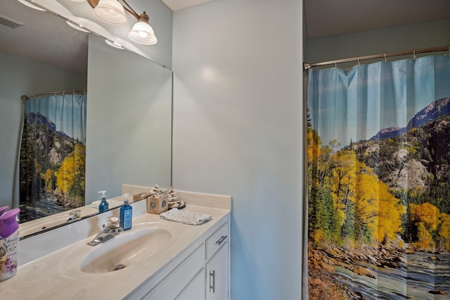 604 Brookview Ln SW, Isanti, MN 55040 - full bath featuring vanity and curtained shower