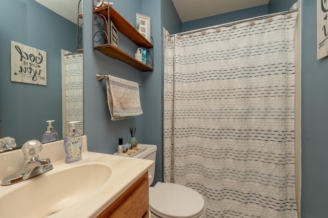 full bath featuring toilet, vanity, and a shower with shower curtain