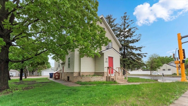 1001 Washington Memorial Dr, Saint Cloud, MN 56301 - view of property hidden behind natural elements featuring a front yard and a garage