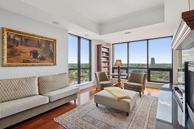 100 3rd Ave S Unit 3301, Minneapolis, MN 55401 - living room featuring expansive windows and light wood finished floors