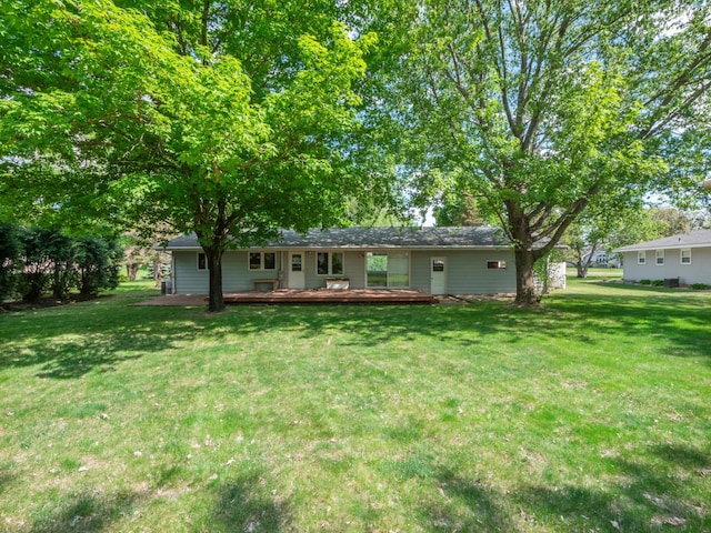 835 Winona Dr SW, Alexandria, MN 56308 - rear view of house featuring a yard