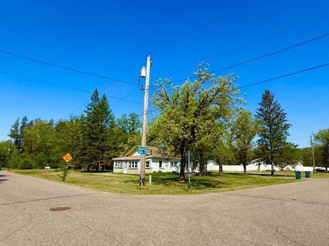 65 6th Ave S, Motley, MN 56466 - view of front of property with a front lawn