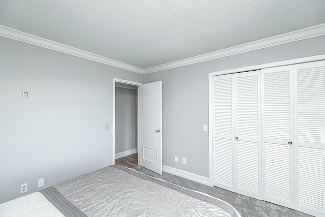 207 5th Ave SW Unit 901, Rochester, MN 55902 - unfurnished bedroom with carpet floors, ornamental molding, a closet, and baseboards