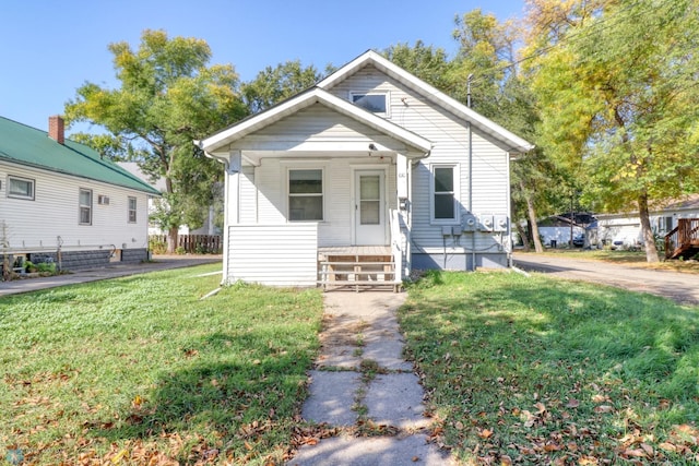 1010 University Dr N, Fargo, ND 58102 - view of front of property featuring a front yard and a porch