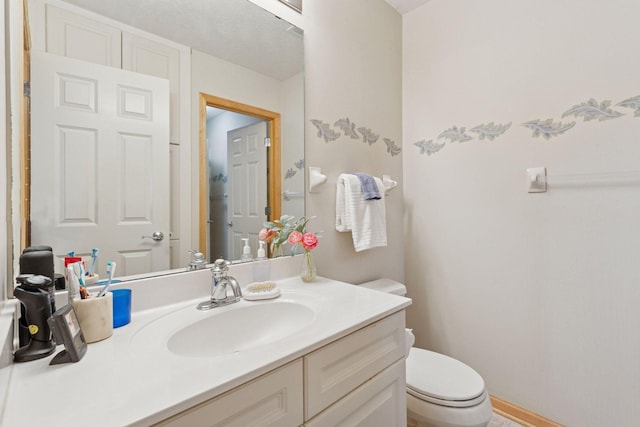 4555 Jewel Ln N, Plymouth, MN 55446 - half bathroom featuring toilet and vanity