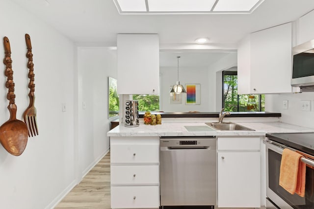 6085 Lincoln Dr Unit 123, Edina, MN 55436 - kitchen with stainless steel appliances, white cabinets, light wood-style floors, a sink, and a peninsula