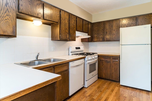 10382 Juniper Ln, Eden Prairie, MN 55347 - kitchen featuring white appliances, under cabinet range hood, backsplash, light countertops, and light wood-style flooring