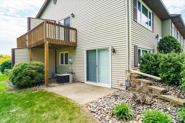 10382 Juniper Ln, Eden Prairie, MN 55347 - rear view of property with a patio area
